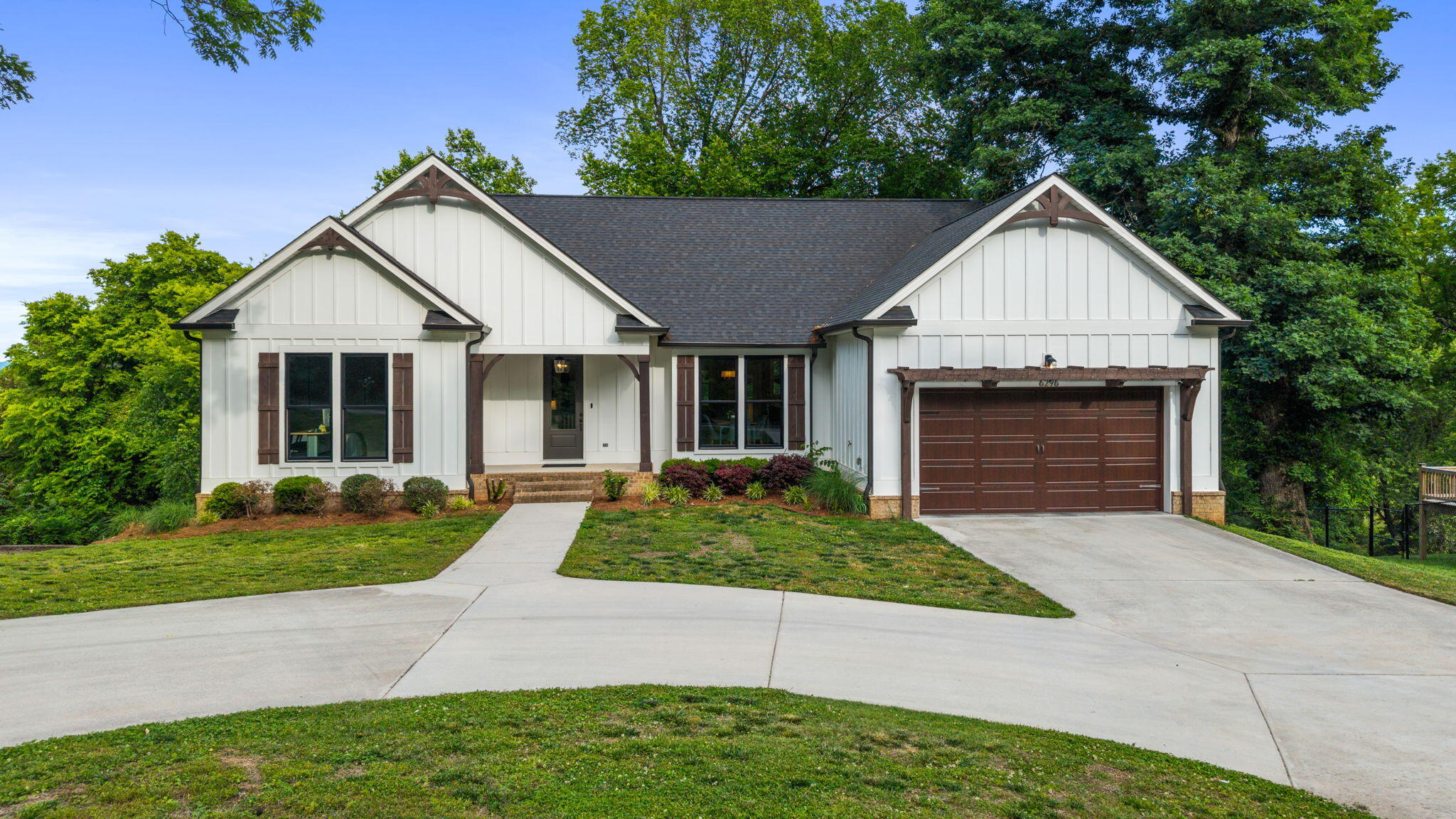 6296 Fairview Road Hixson, TN 37343 - Photo 2 of 59 Circular Driveway