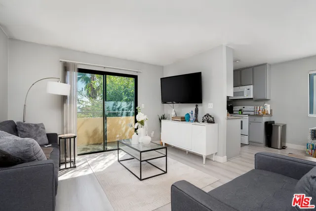 $4,075,000 | 6924 Woodman Avenue, Van Nuys, CA 91405