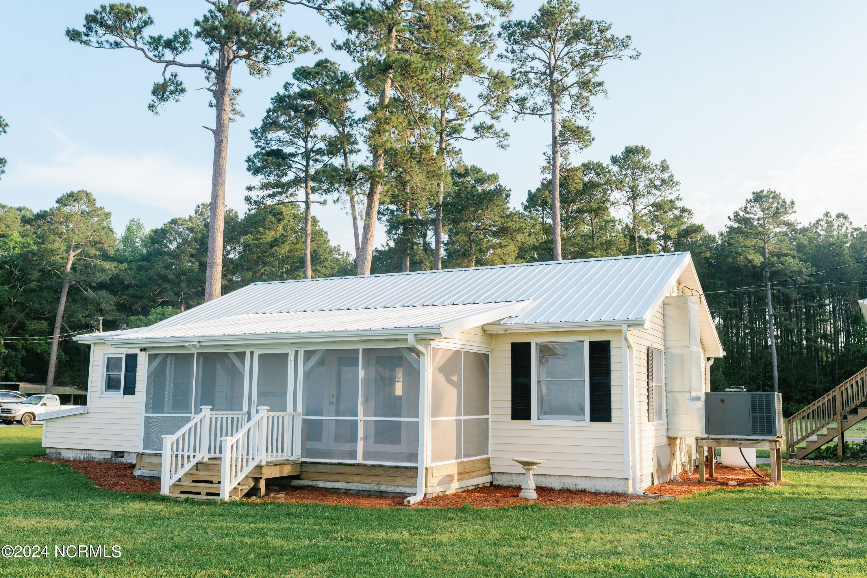 1039 Pinecrest Road Bath, NC 27808 - Photo 10 of 50 Screened in porch
