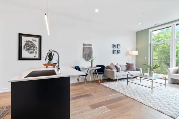 $2,240 | 4513 North Clark Street, Unit 508, Chicago, IL 60640