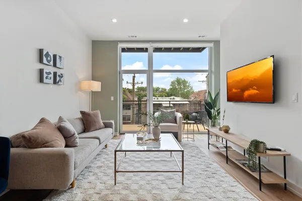 $2,240 | 4513 North Clark Street, Unit 508, Chicago, IL 60640