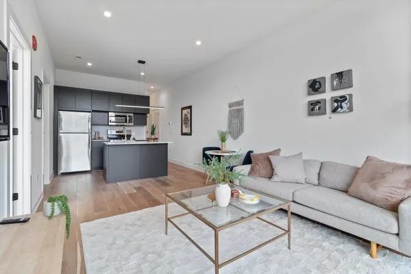 $2,240 | 4513 North Clark Street, Unit 508, Chicago, IL 60640