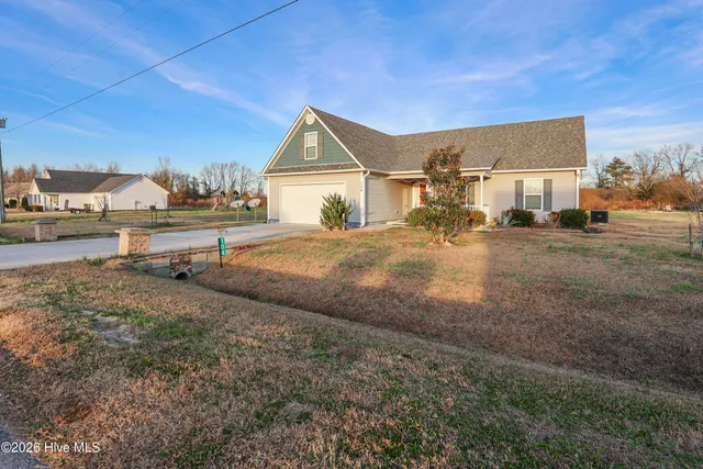$269,900 | 104 Buckskin Drive, Pollocksville, NC 28573