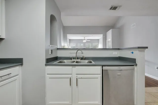 $2,065 | 2801 Chancellorsville Drive, Unit 137, Tallahassee, FL 32312