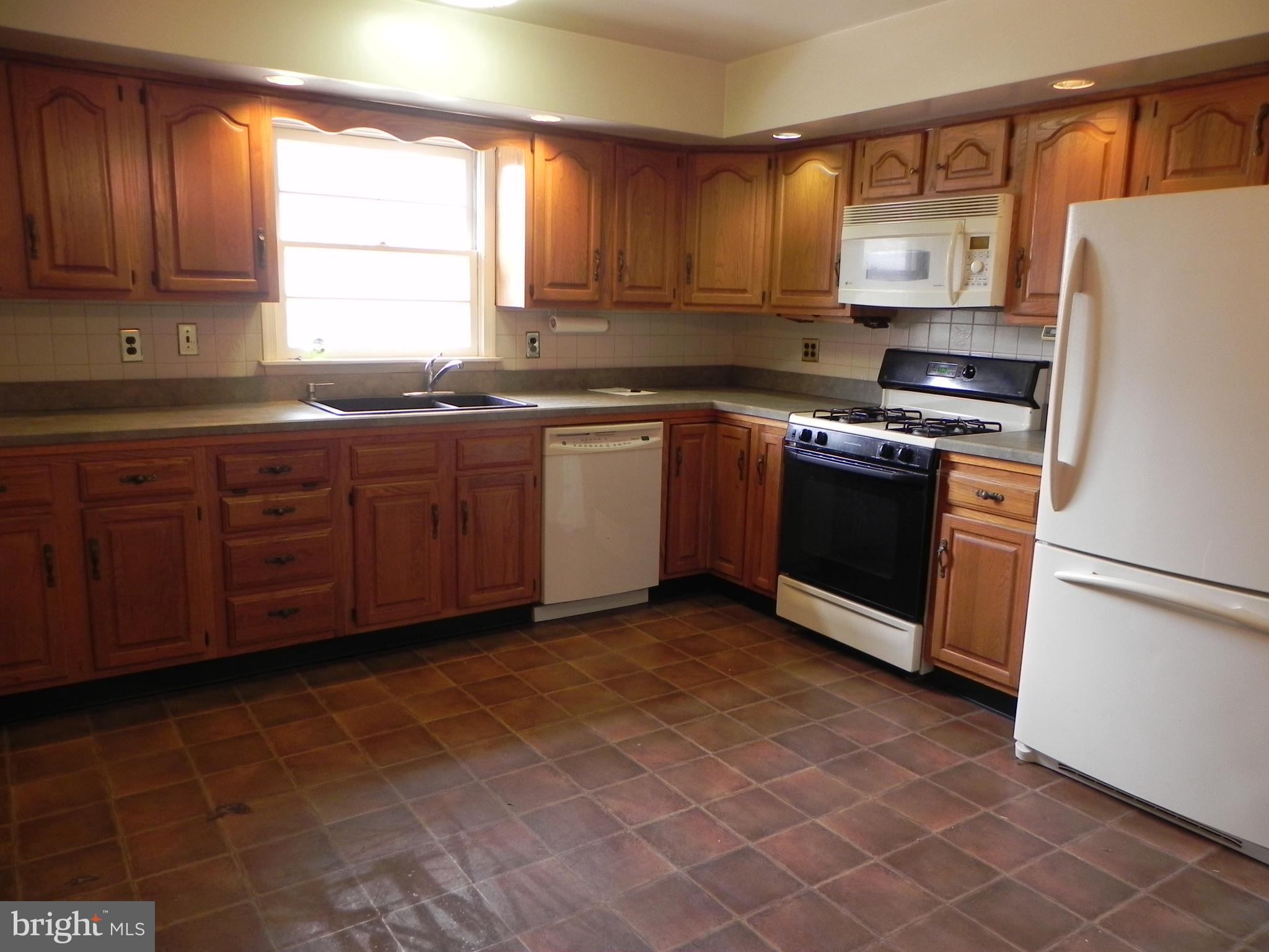31 West Clearfield Road Havertown, PA 19083 - Photo 4 of 22