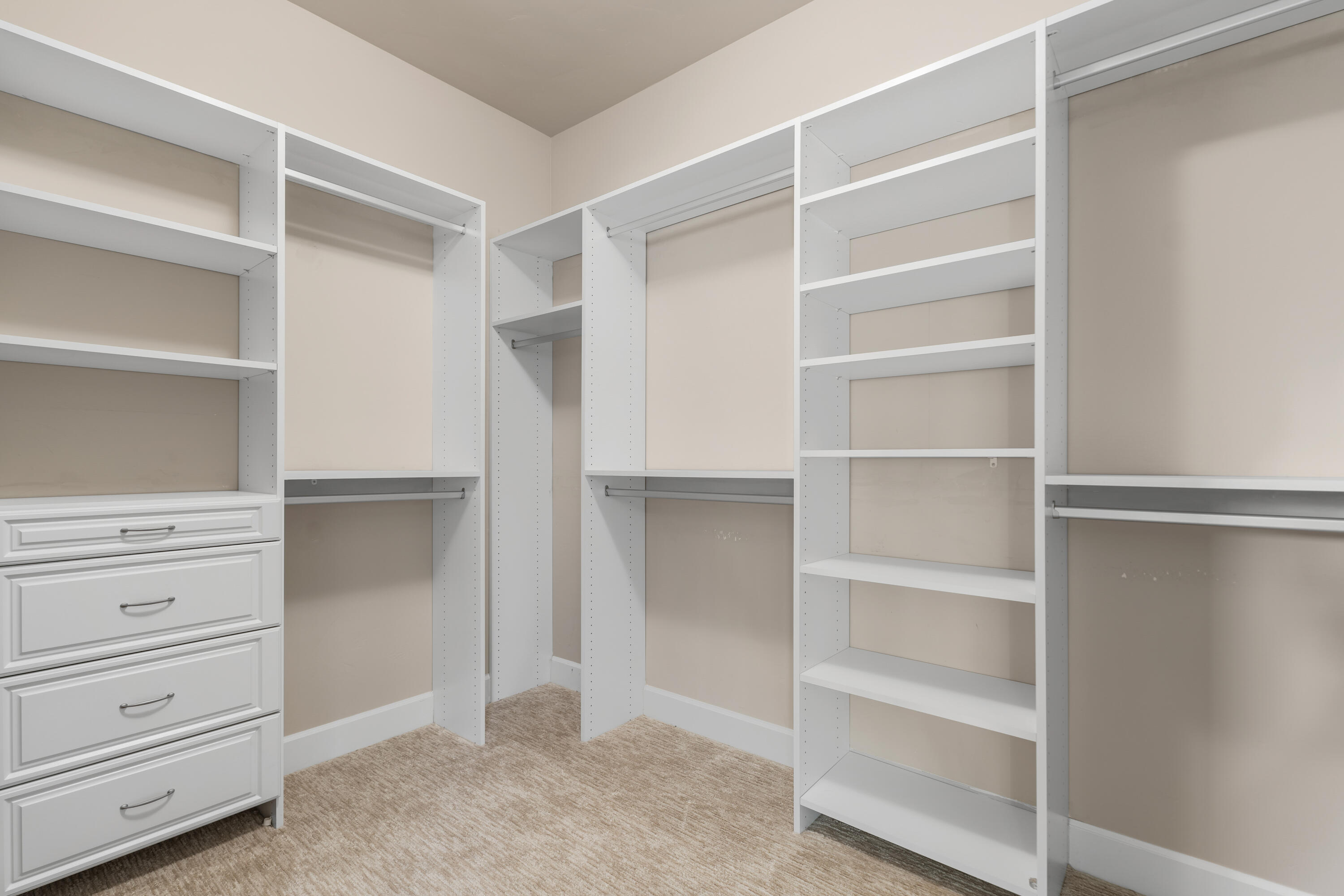 20182 Stonegate Drive Bend, OR 97702 - Photo 28 of 50 Primary closet
