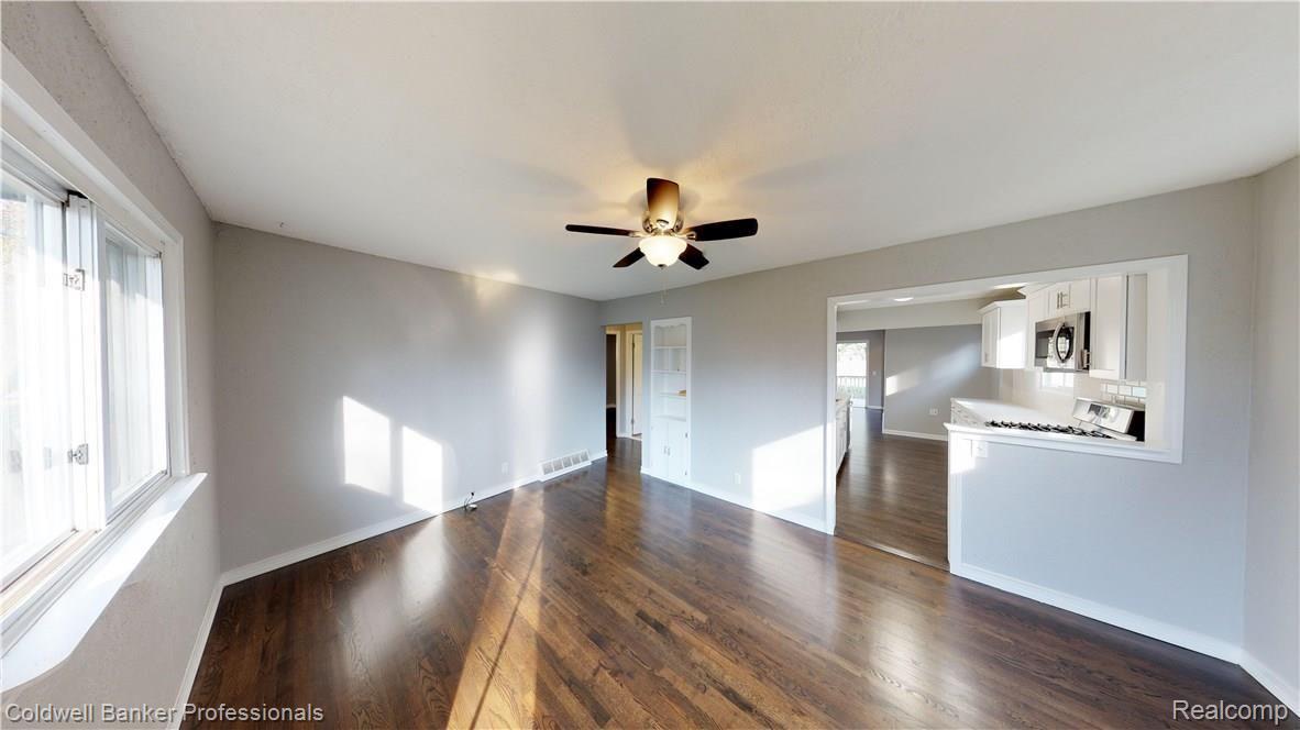 5214 Drayton Road Clarkston, MI 48346 - Photo 3 of 31 copy of living room expanded to show full area.jpg