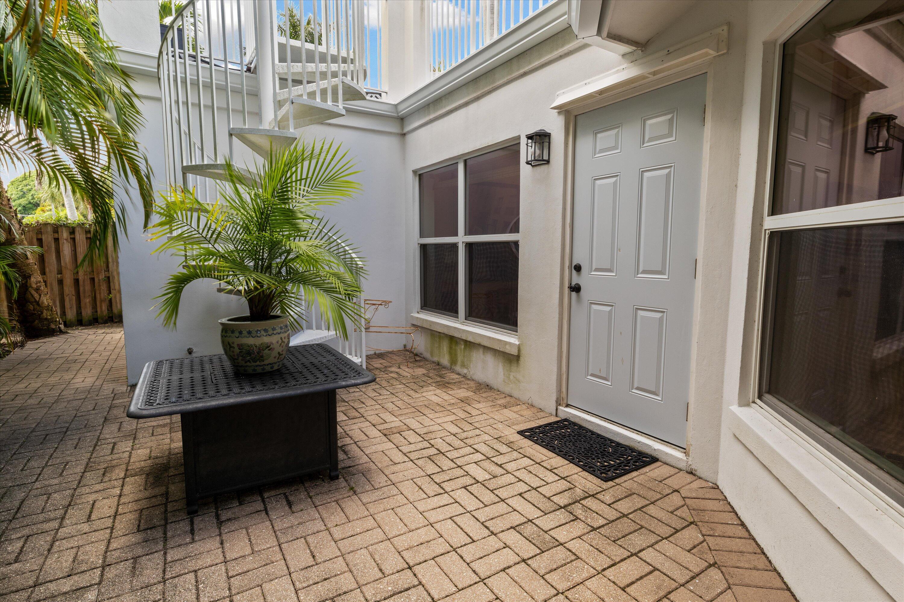202 32nd Street West Palm Beach, FL 33407 - Photo 8 of 44 a living room with furniture