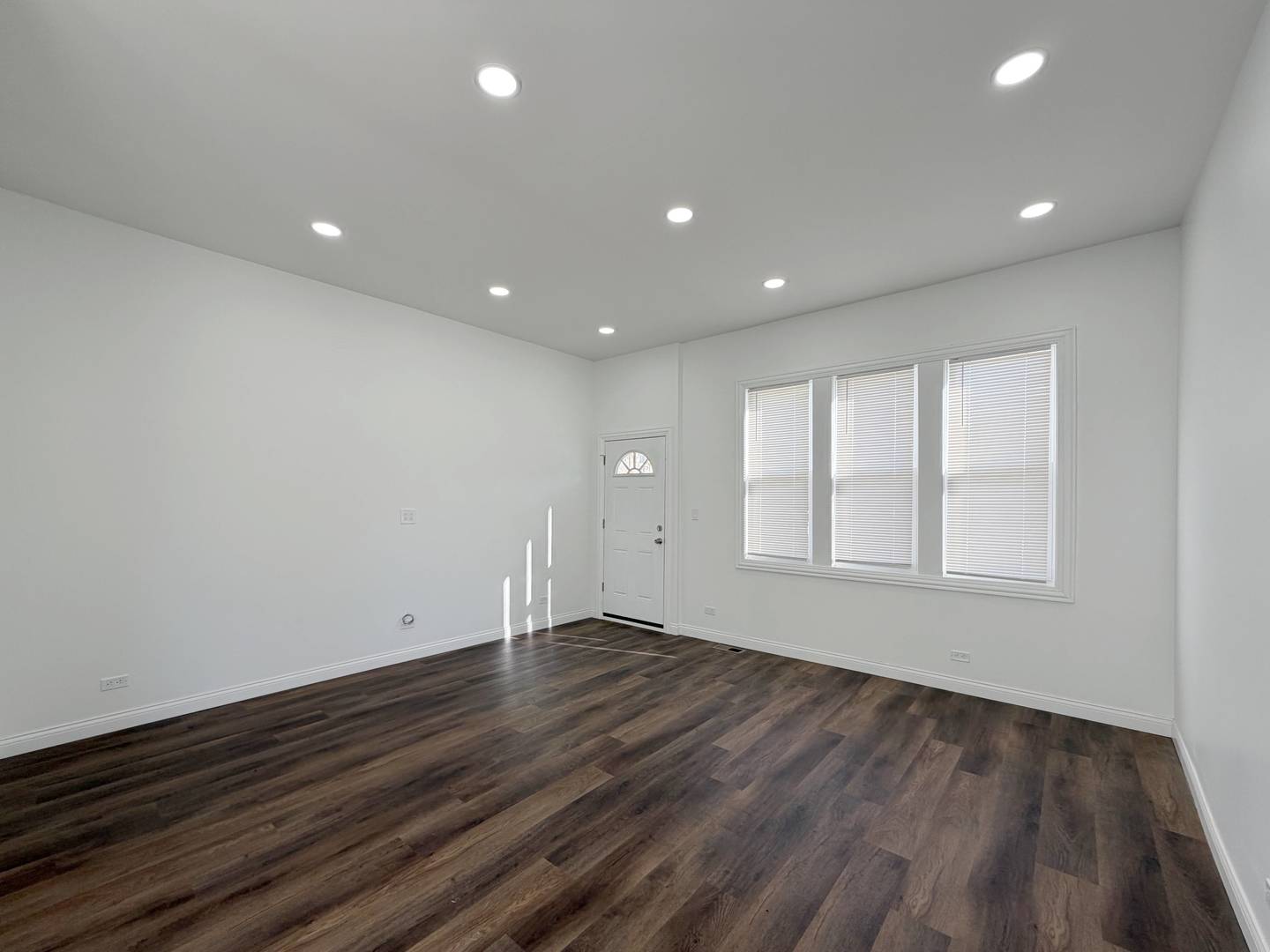 2982 South Lyman Street Chicago, IL 60608 - Photo 4 of 30