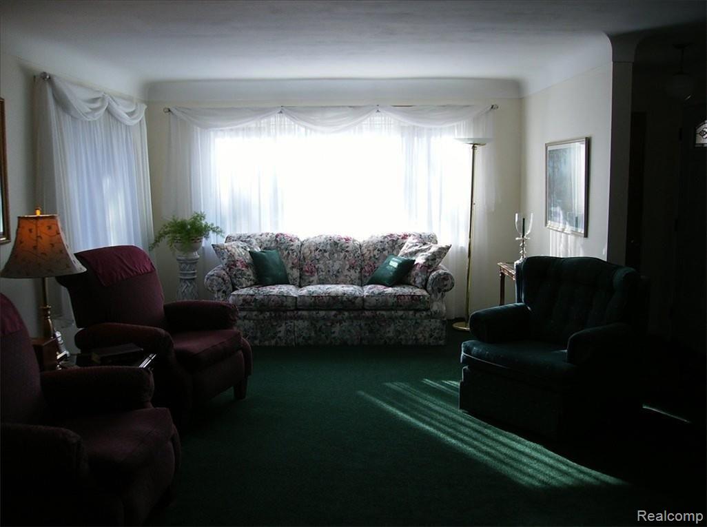 10825 Silver Lake Road South Lyon, MI 48178 - Photo 4 of 20 Living room