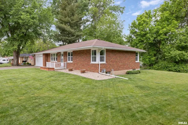 $264,900 | 1300 Curtis Creek Road, Quincy, IL 62301