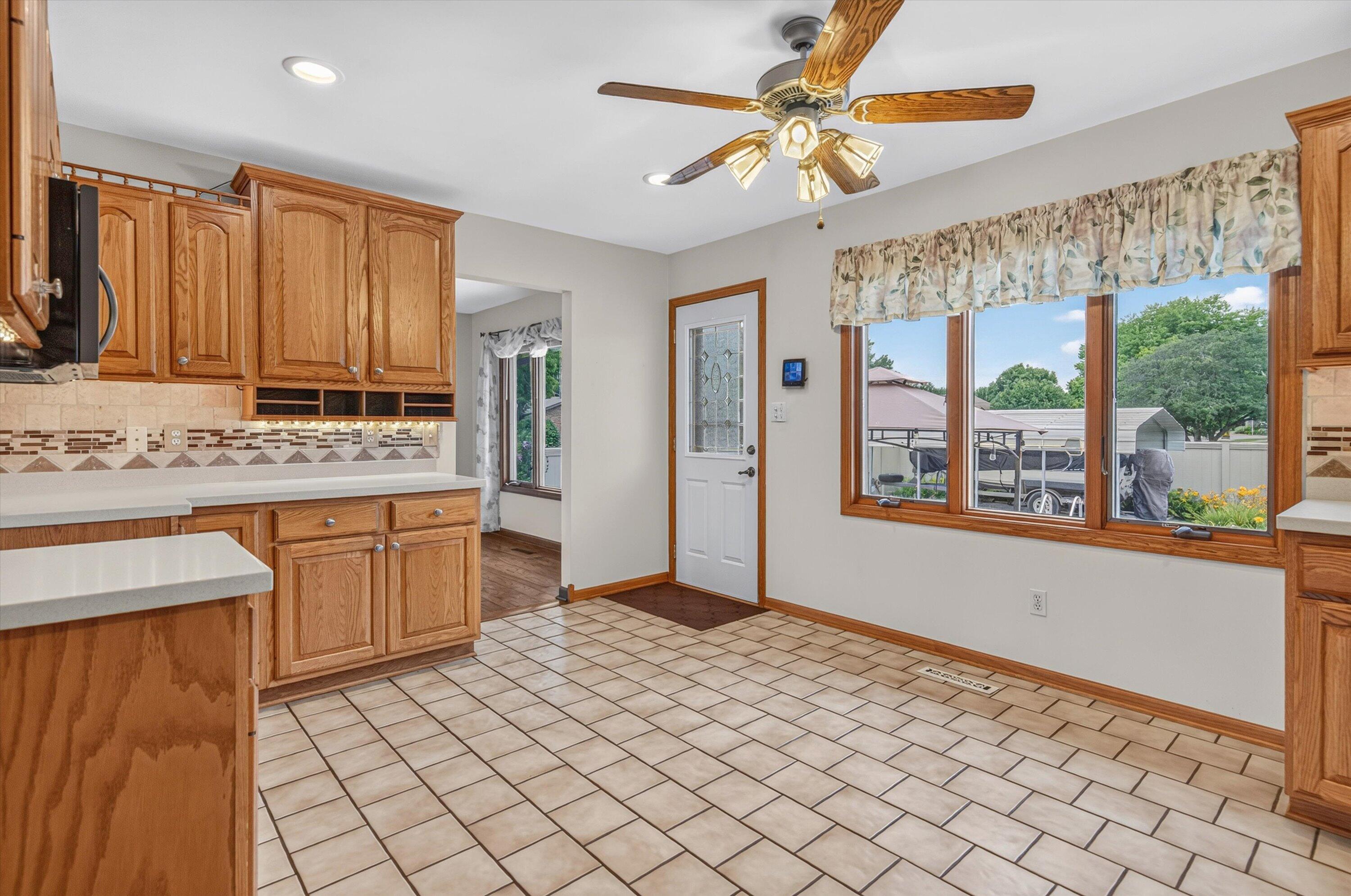 9838 Redbud Road Munster, IN 46321 - Photo 13 of 28 3000x1989
