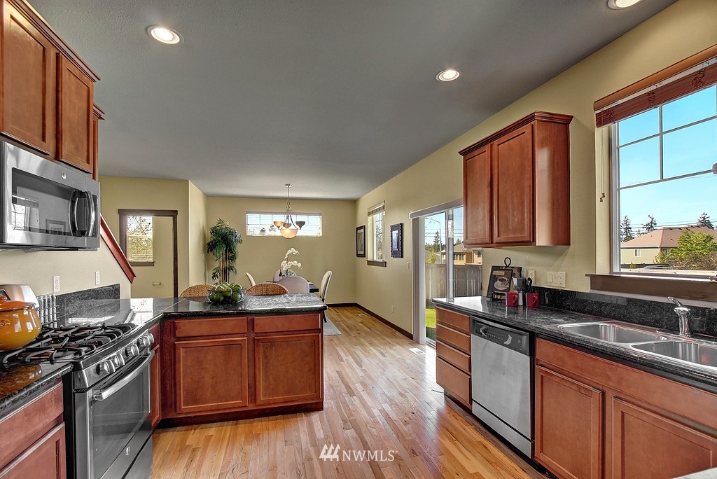 4201 164th Place Southeast Bothell, WA 98012 - Photo 8 of 18