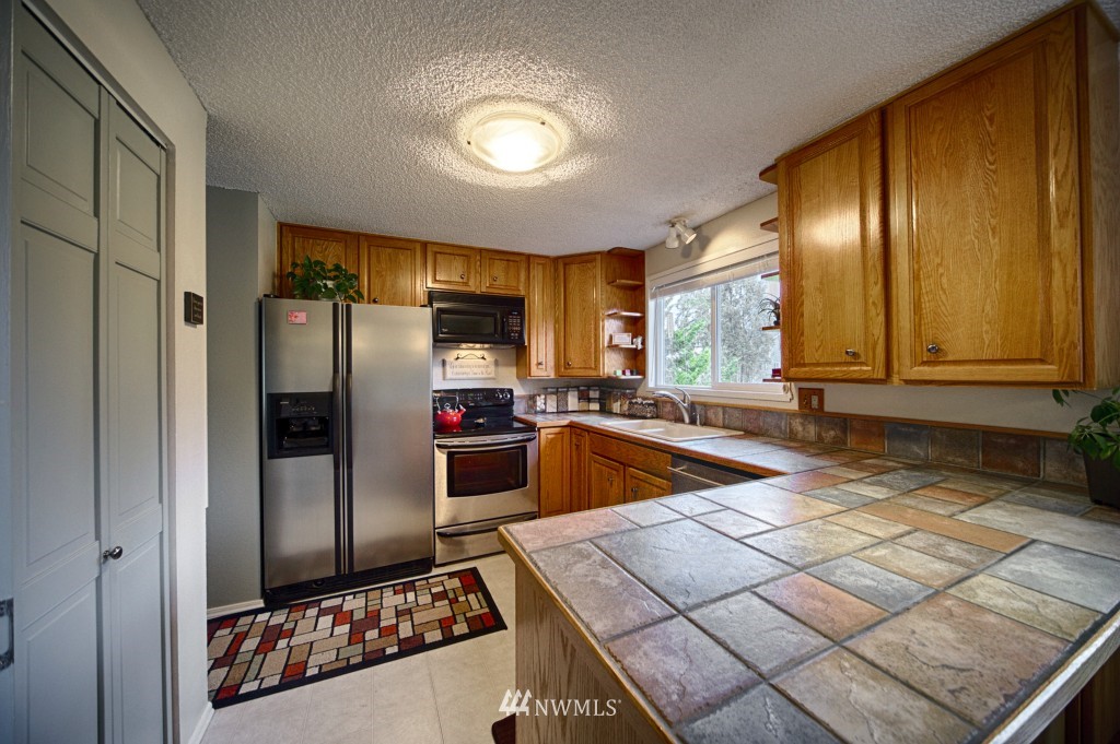 20919 9th Avenue Southeast Bothell, WA 98021 - Photo 6 of 15