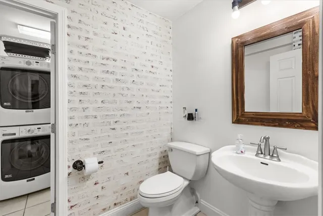 $400,000 | 1 Tupperware Drive, Unit 241, North Smithfield, RI 02896