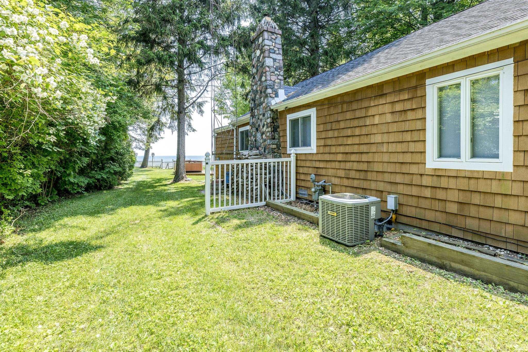 6603 Lakeshore Road Lexington, MI 48450 - Photo 29 of 50 50109091-28.JPG