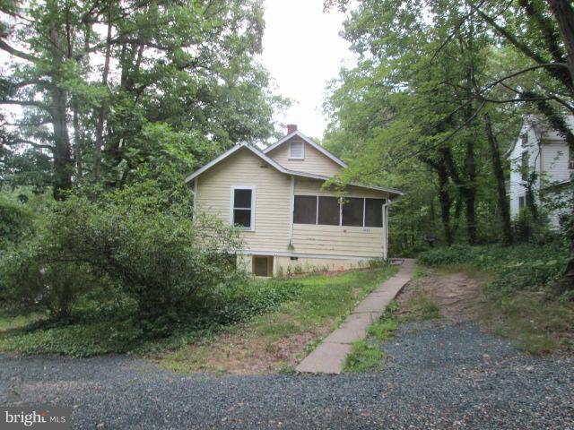 4111 Old Mill Road Alexandria, VA 22309 - Photo 2 of 30 Screened back porch!