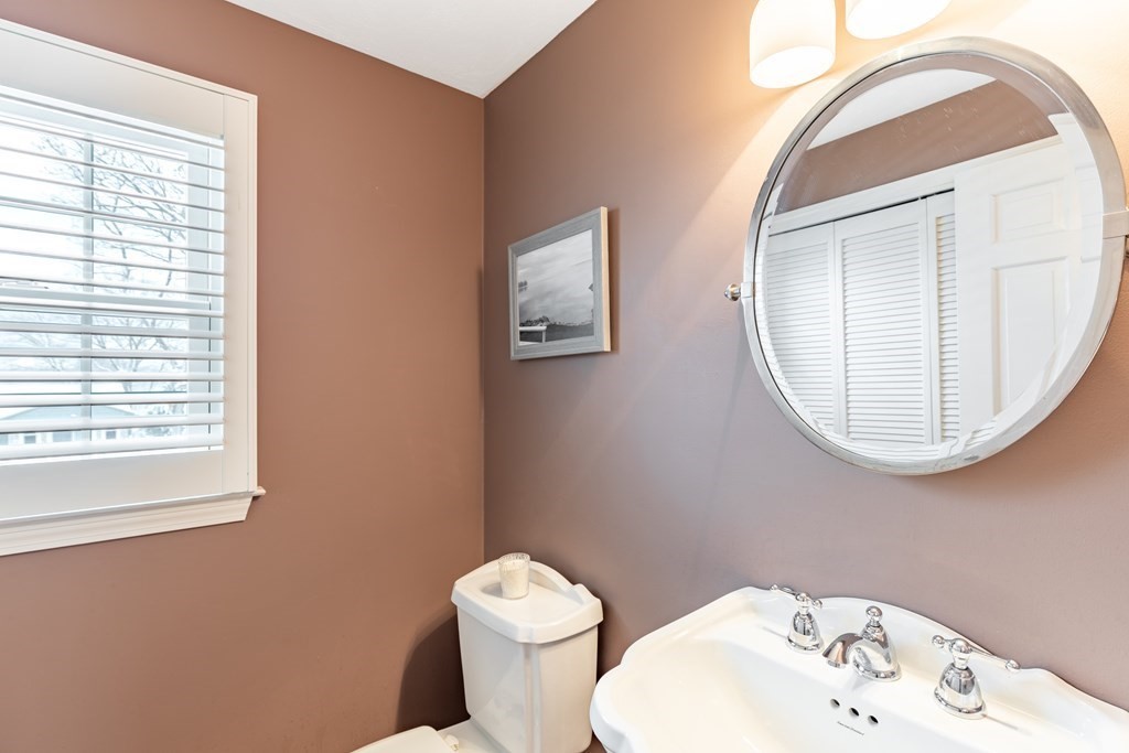 32 Ledgeview Drive Norwood, MA 02062 - Photo 13 of 27