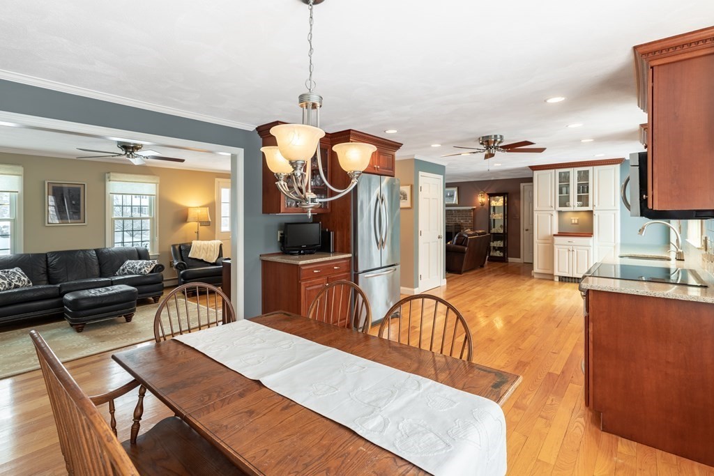 32 Ledgeview Drive Norwood, MA 02062 - Photo 8 of 27