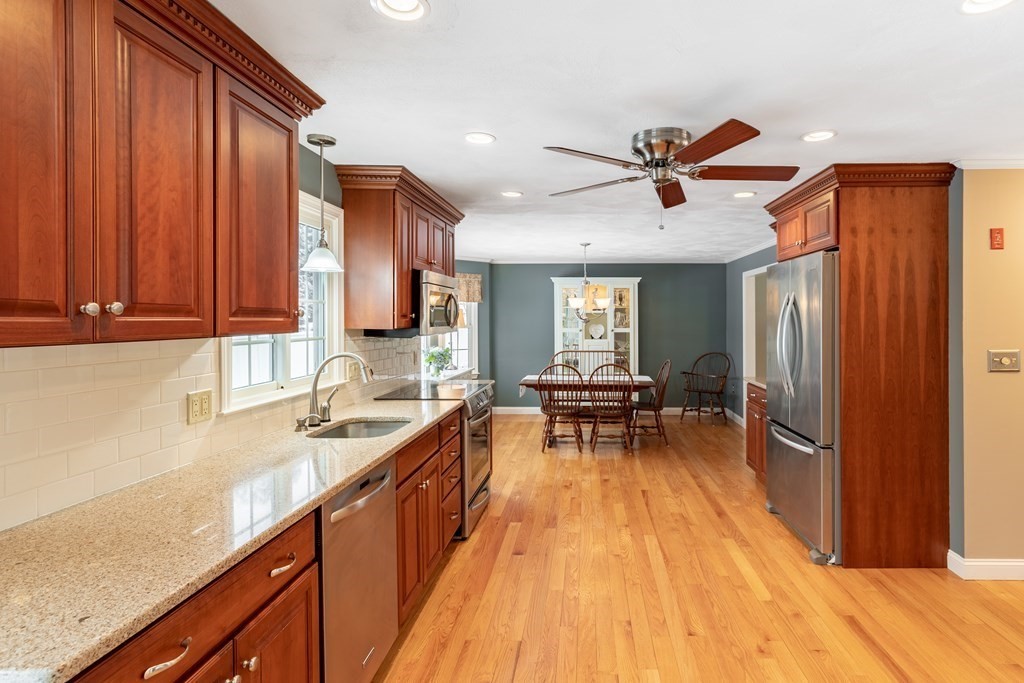 32 Ledgeview Drive Norwood, MA 02062 - Photo 9 of 27