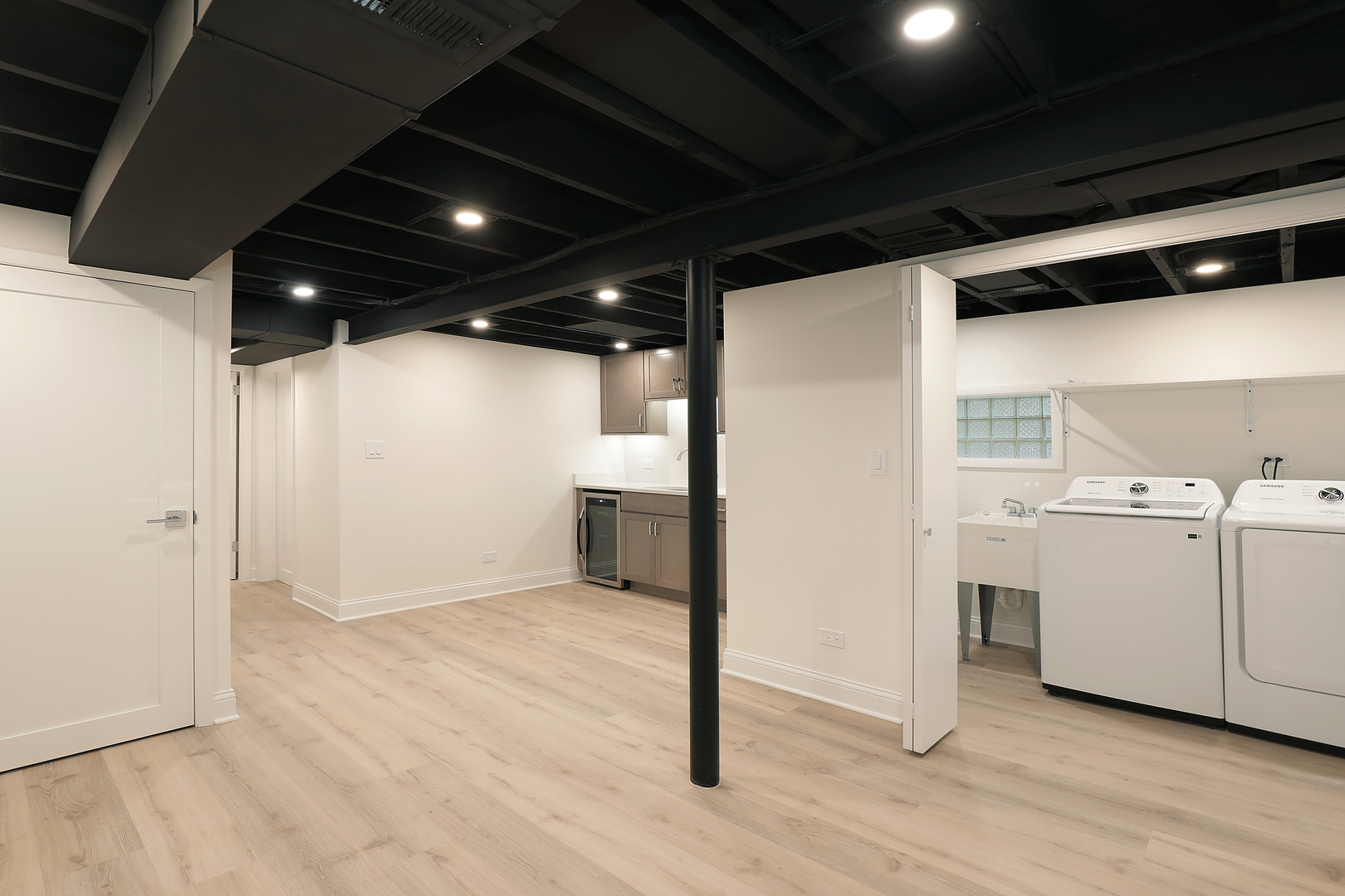 4533 North Keystone Avenue Chicago, IL 60630 - Photo 11 of 23