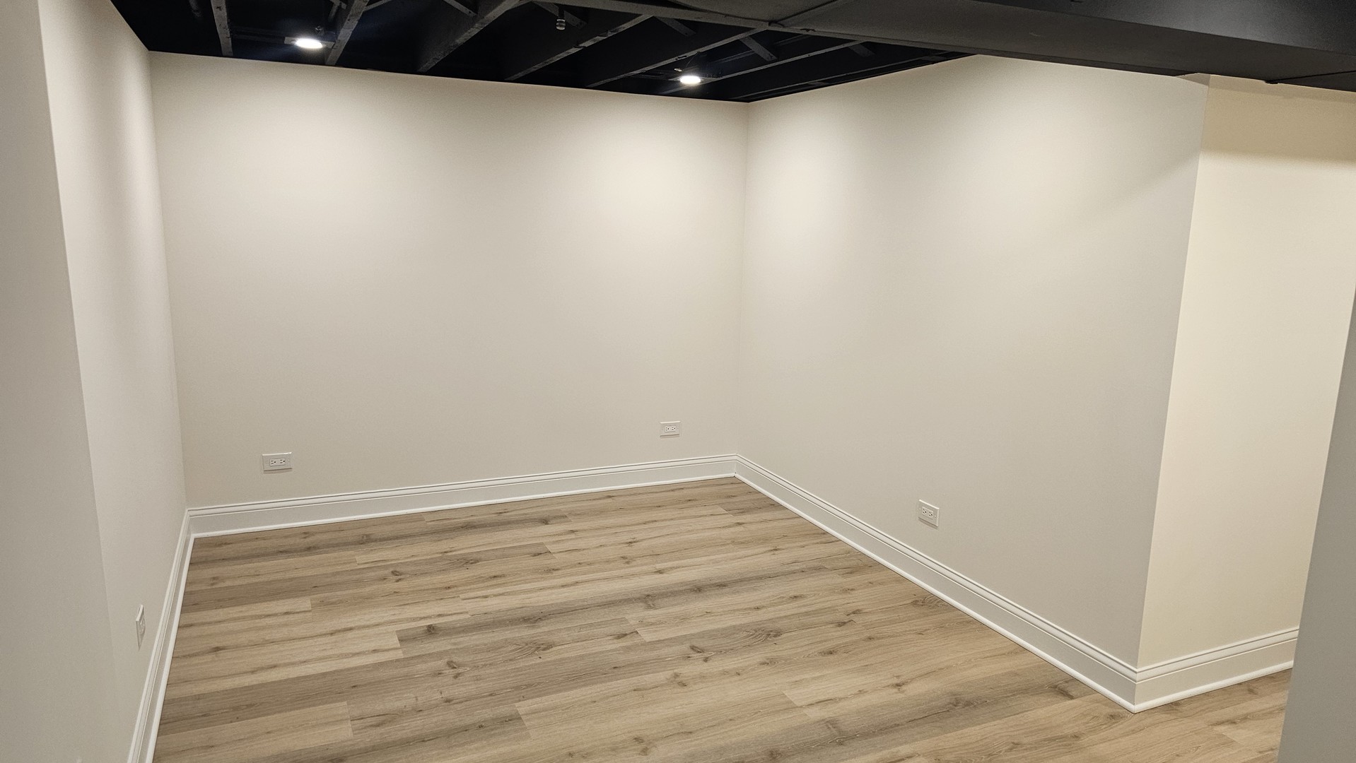 4533 North Keystone Avenue Chicago, IL 60630 - Photo 19 of 23