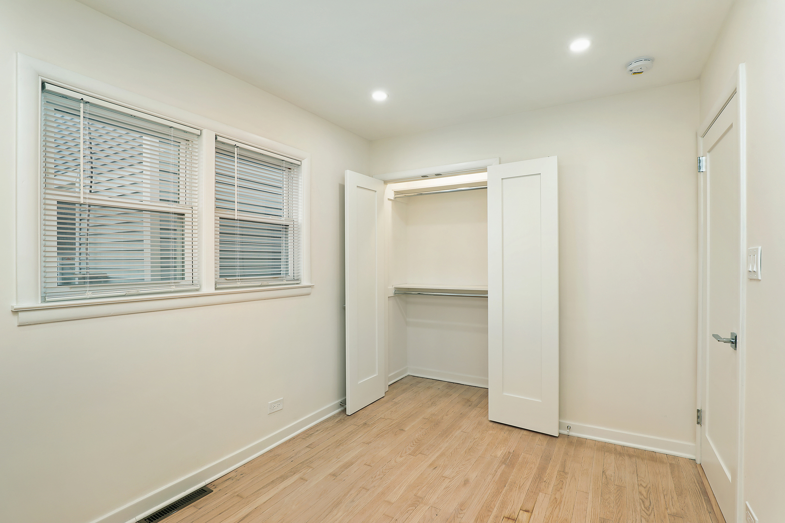 4533 North Keystone Avenue Chicago, IL 60630 - Photo 7 of 23