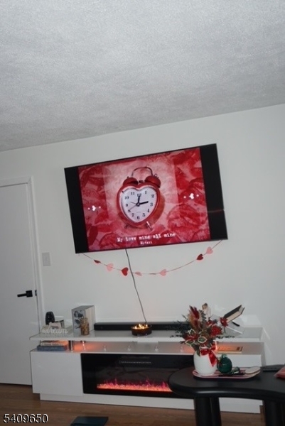 2007 Stonegate Lane Stanhope, NJ 07874 - Photo 4 of 17