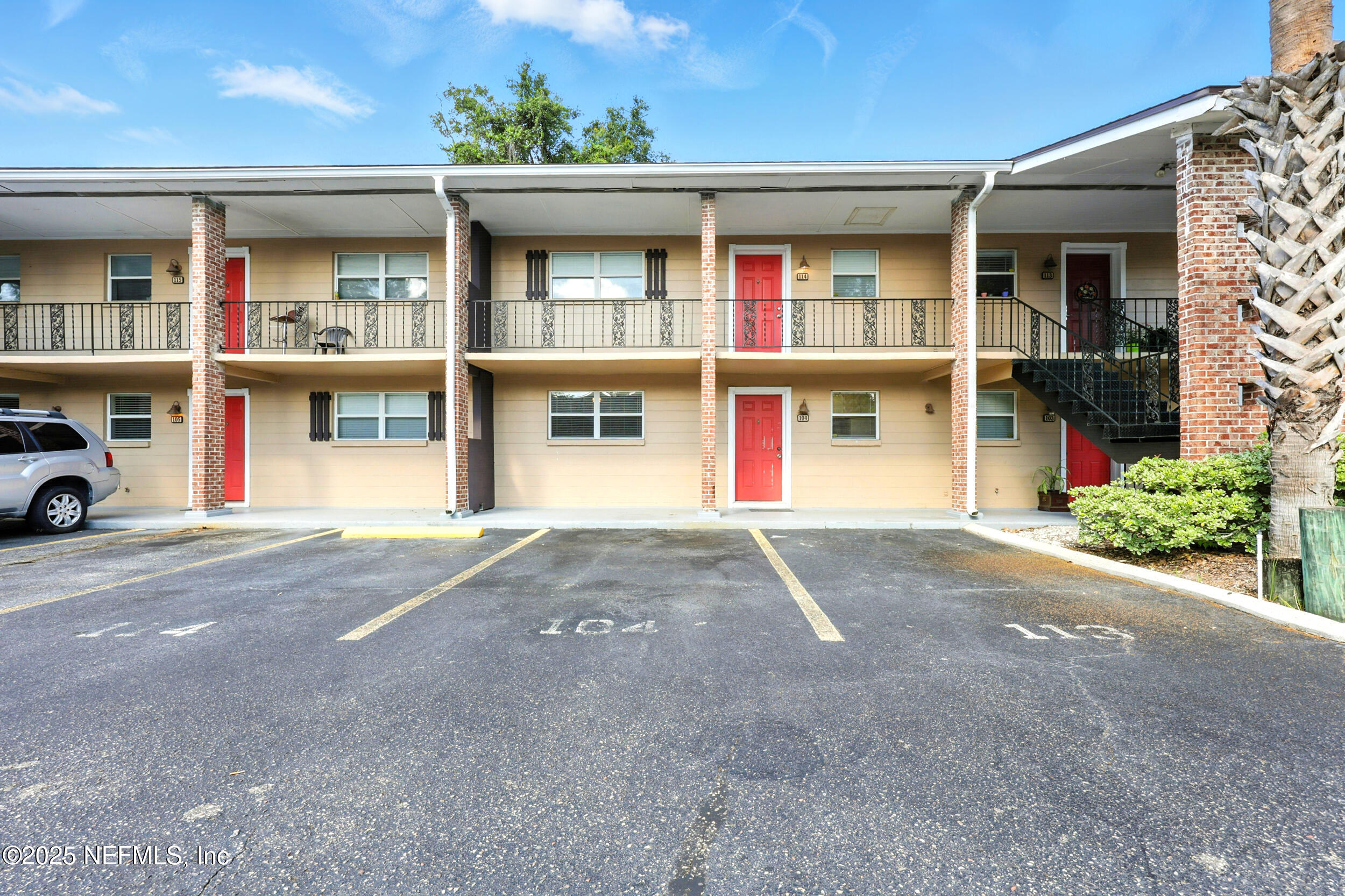 4836 Atlantic Boulevard, Unit 104 Jacksonville, FL 32207 - Photo 2 of 24 Welcome home!