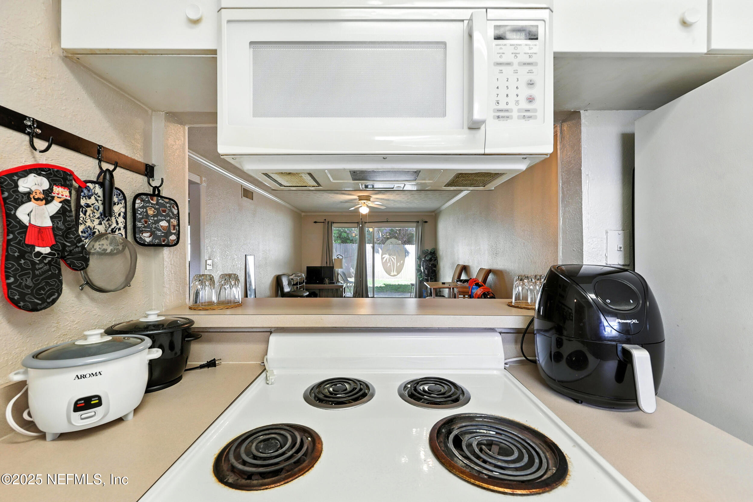 4836 Atlantic Boulevard, Unit 104 Jacksonville, FL 32207 - Photo 7 of 24 Kitchen