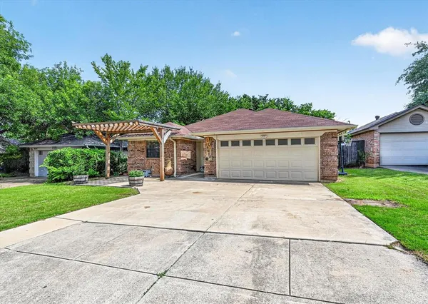 $290,000 | 5608 Autumn Wheat Trail, Arlington, TX 76017