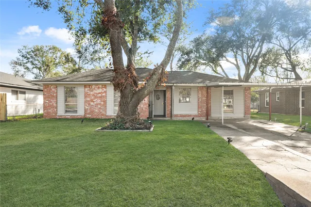 $215,000 | 304 East Dumble Street, Alvin, TX 77511