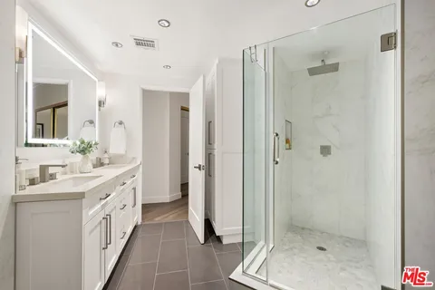 $1,075,000 | 1630 South Bentley Avenue, Unit 202, Los Angeles, CA 90025