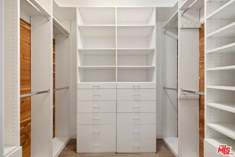 $1,075,000 | 1630 South Bentley Avenue, Unit 202, Los Angeles, CA 90025