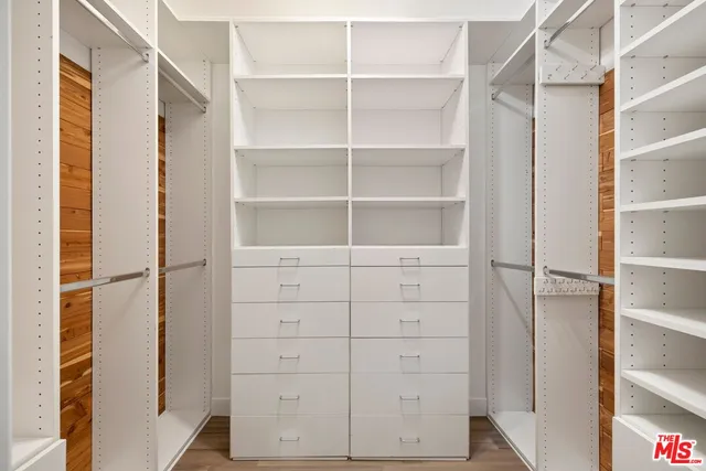 $1,075,000 | 1630 South Bentley Avenue, Unit 202, Los Angeles, CA 90025