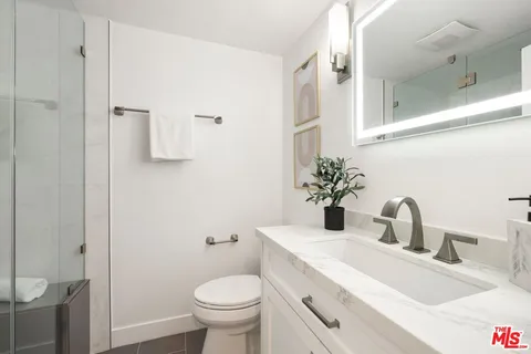 $1,075,000 | 1630 South Bentley Avenue, Unit 202, Los Angeles, CA 90025