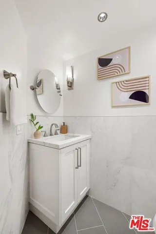 $1,075,000 | 1630 South Bentley Avenue, Unit 202, Los Angeles, CA 90025