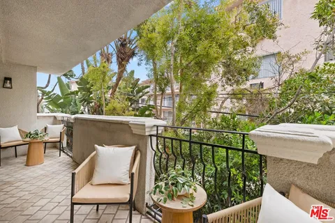 $1,075,000 | 1630 South Bentley Avenue, Unit 202, Los Angeles, CA 90025
