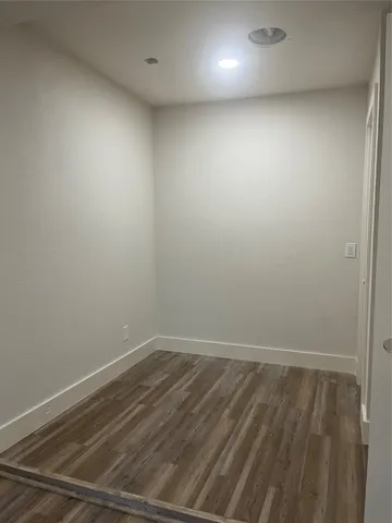 en empty room with wooden floor