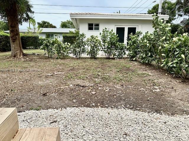 3801 Ponce De Leon, Unit EFFICIENCY Coral Gables, FL 33134 - Photo 11 of 16 a view of a backyard