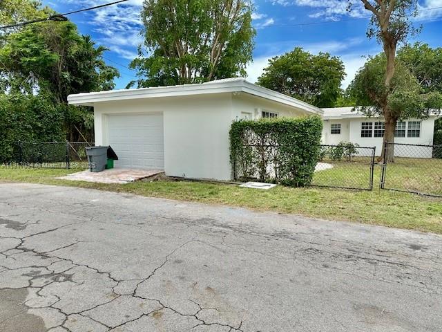 3801 Ponce De Leon, Unit EFFICIENCY Coral Gables, FL 33134 - Photo 15 of 16 a view of a house with backyard and trees