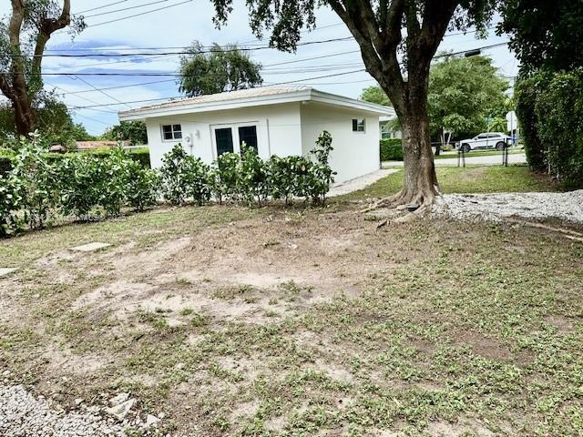 3801 Ponce De Leon, Unit EFFICIENCY Coral Gables, FL 33134 - Photo 4 of 16 a view of a house with a yard