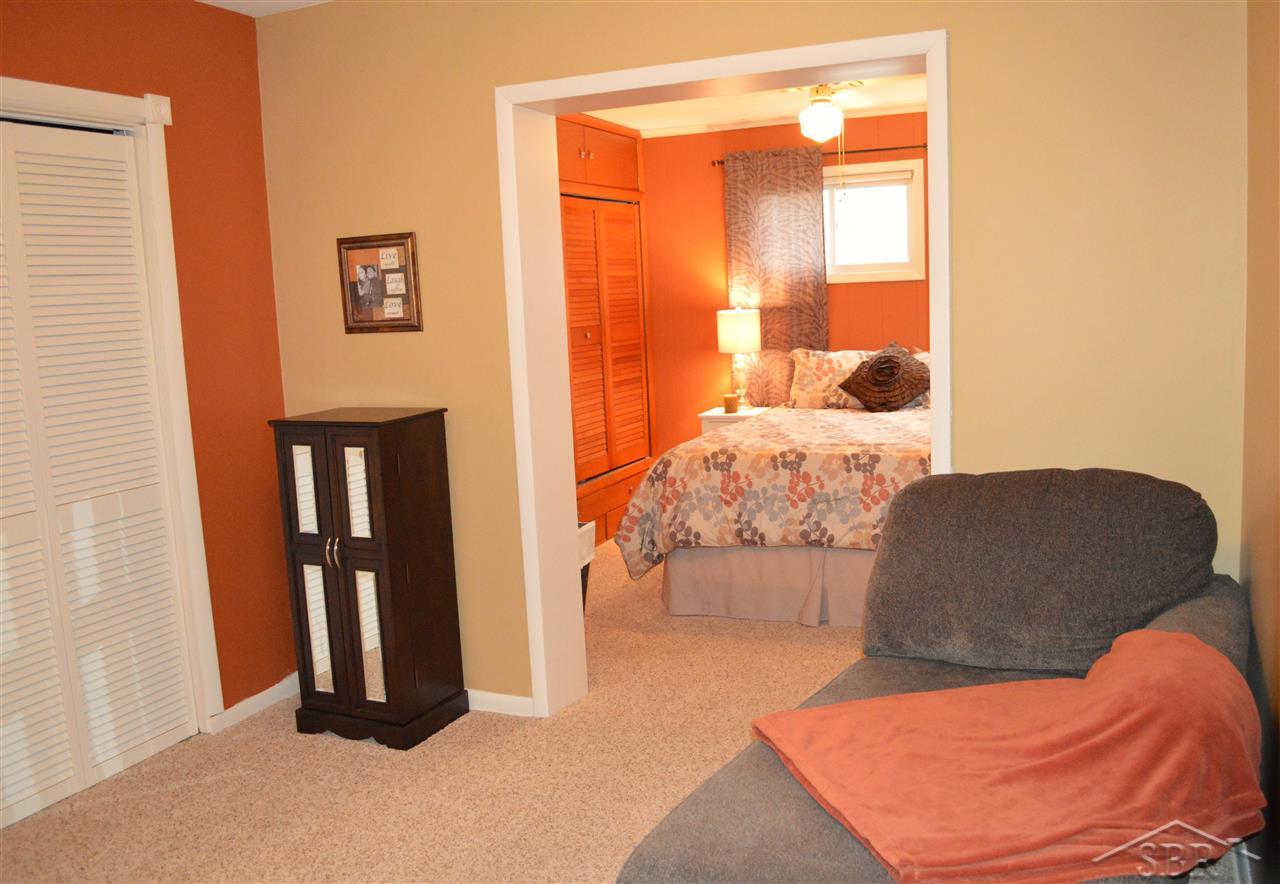 513 South Hampton Street Bay City, MI 48708 - Photo 9 of 19 31313532-8.JPG