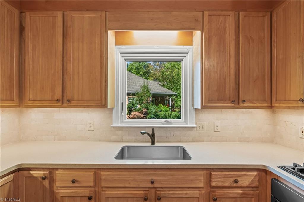 921 Flicker Lane High Point, NC 27262 - Photo 18 of 34