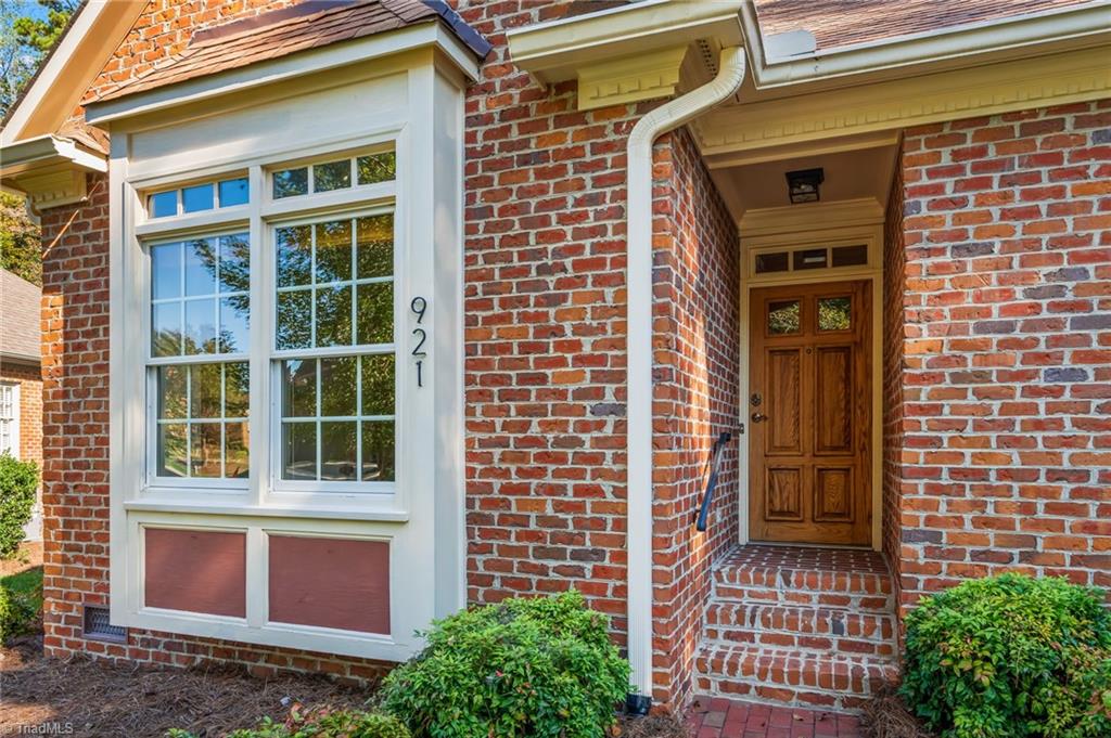 921 Flicker Lane High Point, NC 27262 - Photo 4 of 34