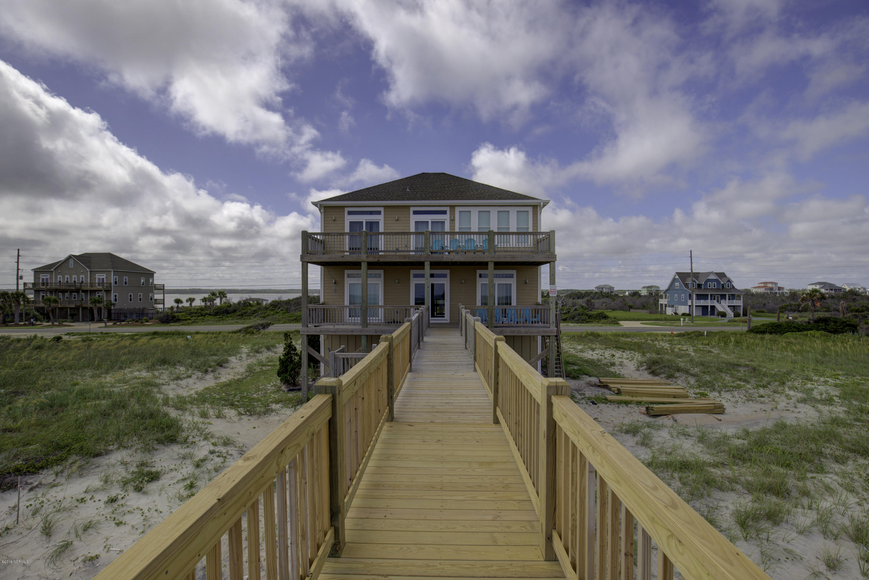 706 New River Inlet Road North Topsail Beach, NC 28460 - Photo 8 of 53 706 NRIR - Interiors_7