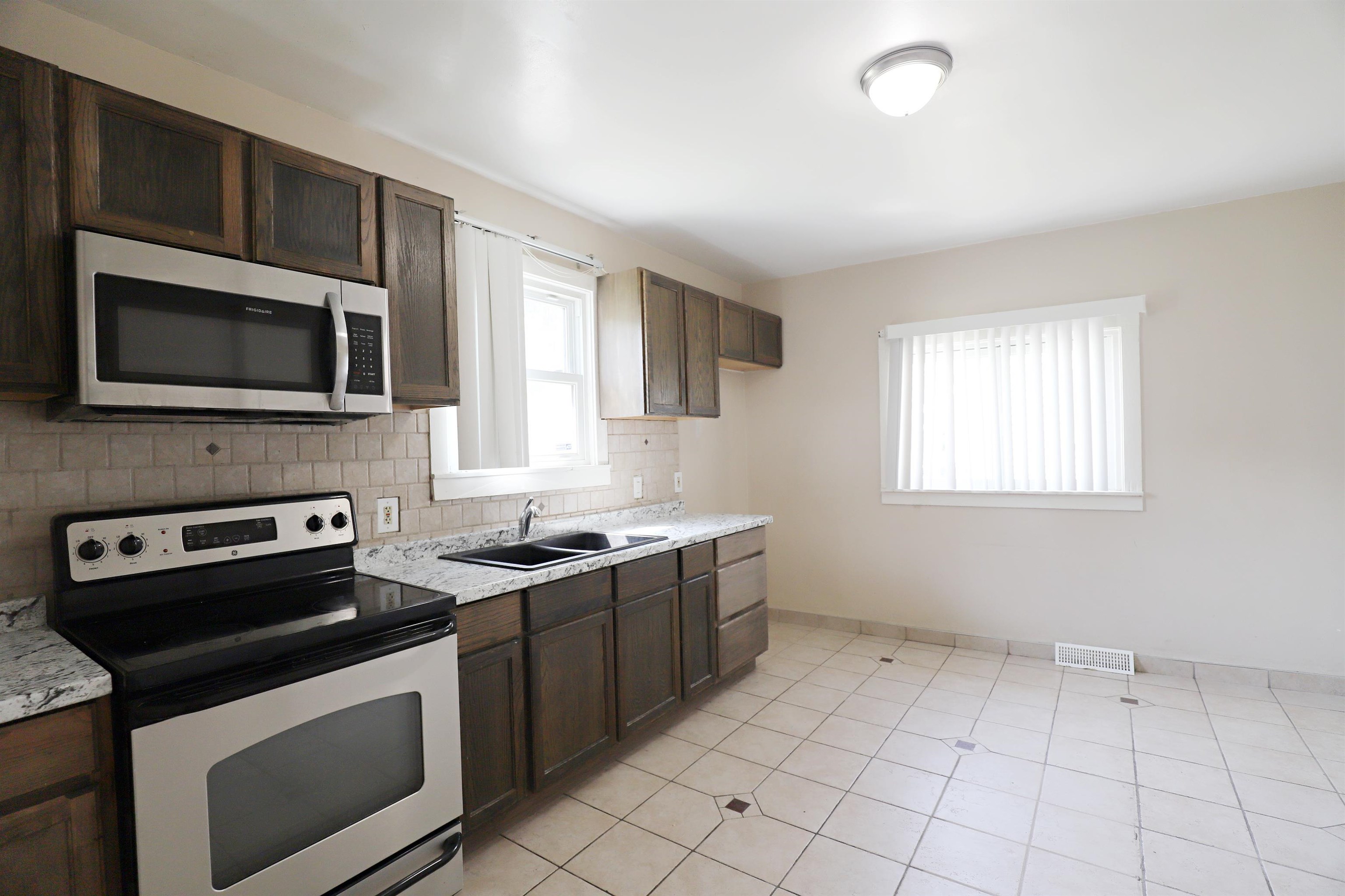822 East 8th Street Flint, MI 48503 - Photo 14 of 23