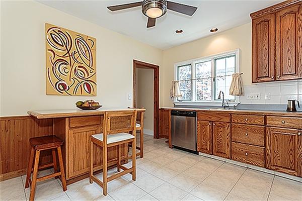 18 Moulton Road, Unit 2 Arlington, MA 02476 - Photo 7 of 17 Gallery Image 7