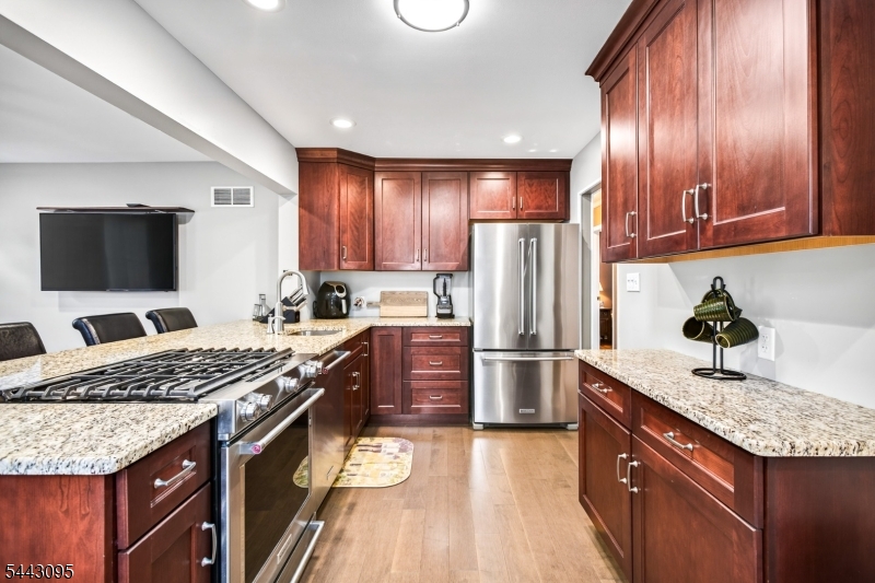 448 Warfield Road North Plainfield, NJ 07060 - Photo 9 of 26