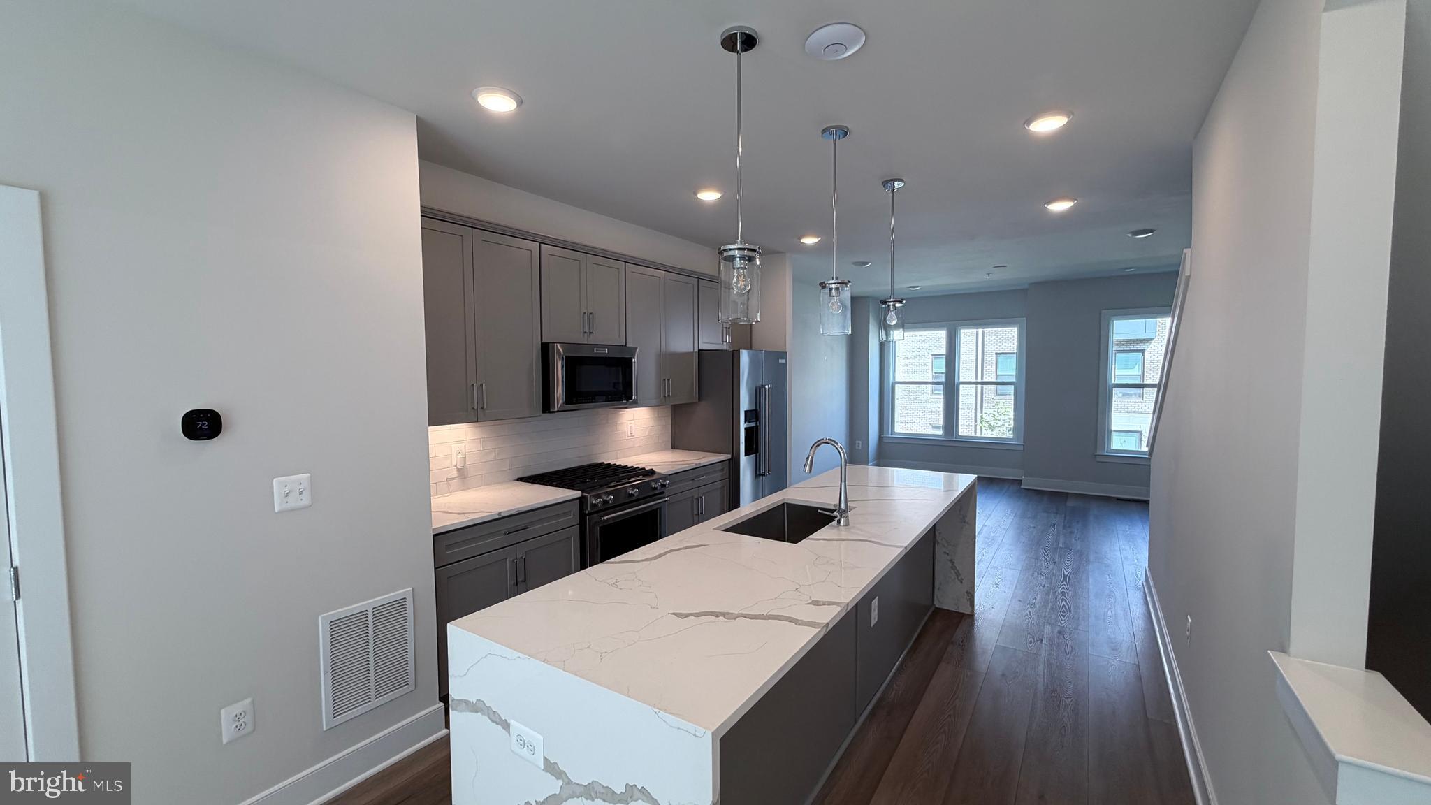 12742 Verdant Way Reston, VA 20191 - Photo 5 of 35